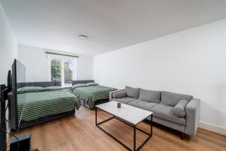 Modern Studios, Garden, 2 Double Beds, 3 min to Tube, Fast WiFi - 5