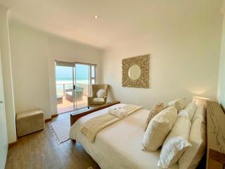 Hazel Cove Seafront Retreat - 1