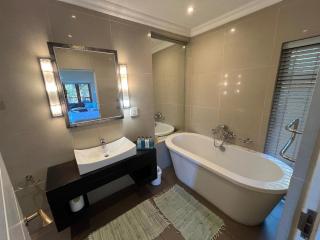 Under the Boardwalk Self Catering Studio - 4