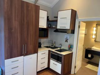 Under the Boardwalk Self Catering Studio - 3