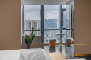 VKing High-Altitude River View Hotel - 2