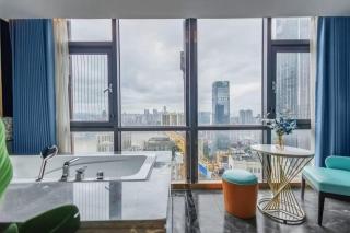 VKing High-Altitude River View Hotel - 3