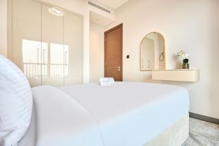 STAY BY LATINEM Luxury 1BR Holiday Home CB 3602 Near Burj Khalifa - 1