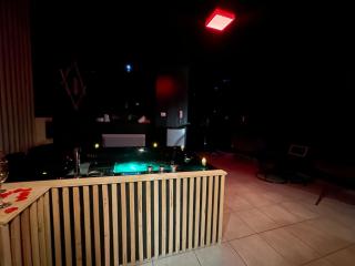 L écrin Love room avec balnéo au coeur de Sedan - 9