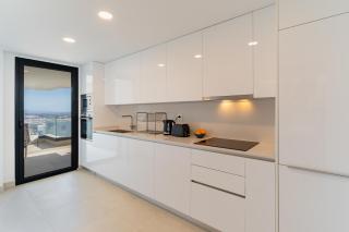 Modern 3 bedroom apartment with sea views - 7