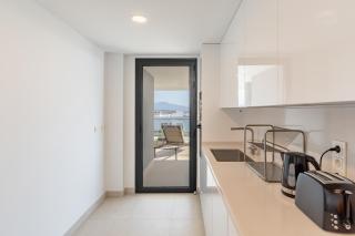 Modern 3 bedroom apartment with sea views - 4