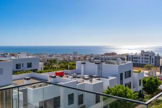 Modern 3 bedroom apartment with sea views - 6