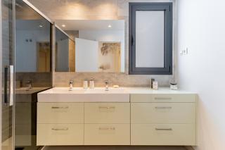 Modern 3 bedroom apartment with sea views - 1