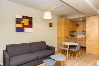 The 3rd floor 1BR apt 1 min from Kokhta - 2