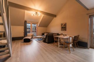 Alpine Apartment with Parking and Balcony - 9