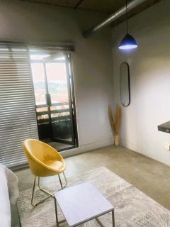 Chic Urban Studio with Great Views in Maboneng - 6