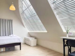 7時IN19時OUT # 新宿駅電車4分 # 駅8分 # 新規リノベーション # 最大5名 # 専用バスキッチン # 7 00 IN19 00 OUT # 4 min train to Shinjuku # 8 min walk to station # Newly renovated # Max 5 guests # Private bath kitchen - 5