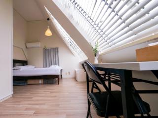 7時IN19時OUT # 新宿駅電車4分 # 駅8分 # 新規リノベーション # 最大5名 # 専用バスキッチン # 7 00 IN19 00 OUT # 4 min train to Shinjuku # 8 min walk to station # Newly renovated # Max 5 guests # Private bath kitchen - 7