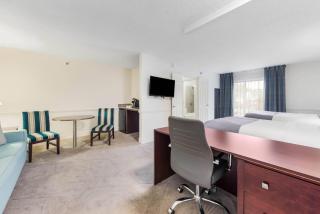 The Blu Hotel Blue Ash Cincinnati, an Ascend Collection Hotel - 2