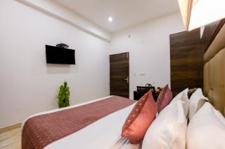 Hotel Kiyara R Opposite Aerocity - Free Airport Pickup - 3