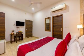 Hotel Kiyara R Opposite Aerocity - Free Airport Pickup - 2