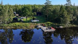Lakehouse med bastu, egen brygga och roddbåt - 0