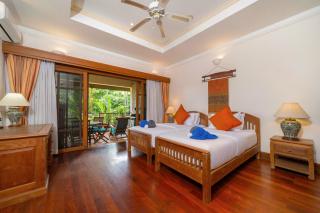 Laguna Lakeshore Villas Residence - Spacious Townhouse with Tropical Pool Access - 4