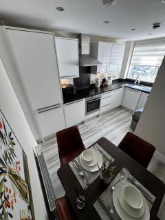 Beautiful 1BR Modern & Comfortable - 1