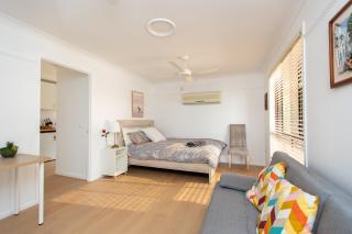 Cozy Studio Suite in House - Private Kitchen Bath - 8