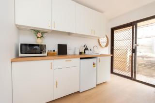 Cozy Studio Suite in House - Private Kitchen Bath - 7