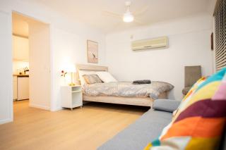 Cozy Studio Suite in House - Private Kitchen Bath - 2