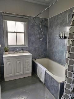 Seabreaze cottage sleeps 6 - 3
