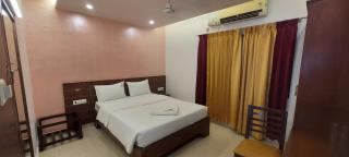 Hotel Sri Krishna Veg and Residency Murugeshpalya - 7