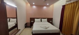 Hotel Sri Krishna Veg and Residency Murugeshpalya - 5