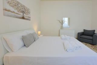 Free Parking, Patio, Air Conditioning and Heating - 9