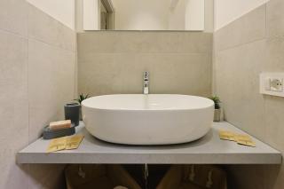 Free Parking, Patio, Air Conditioning and Heating - 6