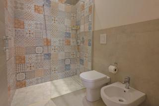 Free Parking, Patio, Air Conditioning and Heating - 7