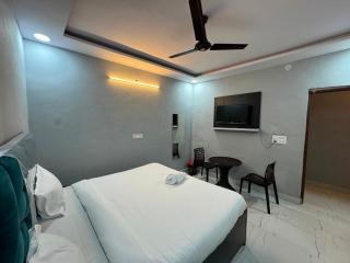 POP 84045B Townhouse Vikas Marg - 1