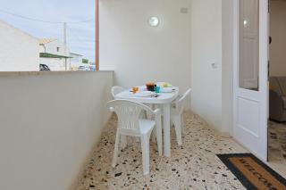 Free Parking, Patio, Air Conditioning and Heating - 5