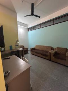 BLiSSFULL HOME Min-away frm GNRC Healthcty Hosptal - 9