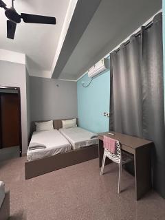 BLiSSFULL HOME Min-away frm GNRC Healthcty Hosptal - 4