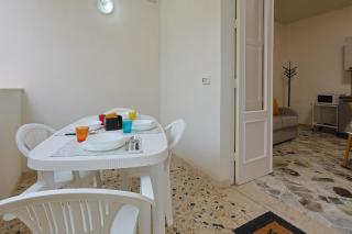 Free Parking, Patio, Air Conditioning and Heating - 1