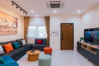 Spacious , 3 min walk to BTS & 10 min to Thonglor, Em District, Terminal 21, Max 20 People - 1
