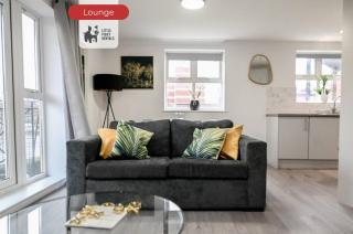 Jungle King Suite with Parking - 9