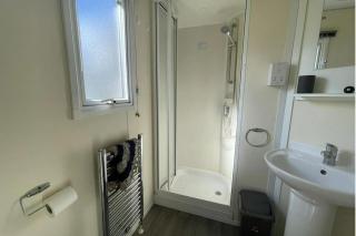 3 Bed Caravan Sleeps 8 - Parking Bbq Pool - 6