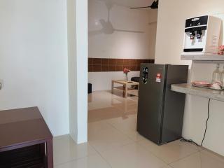 Cozy Suite with Twin Beds & Lounge - 6