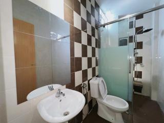 Cozy Suite with Twin Beds & Lounge - 2