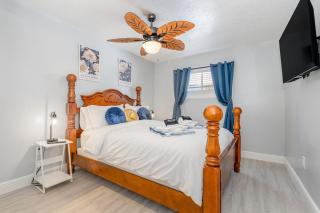 Elegant Retreat Near Downtown and Beach - 9