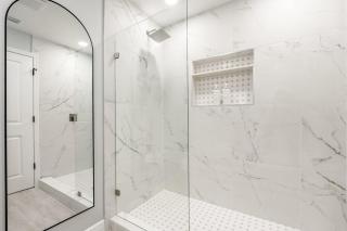 Elegant Retreat Near Downtown and Beach - 1