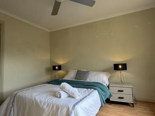 Sunrise Deck Lake Naps 5Bedroom Group Getaway - 2