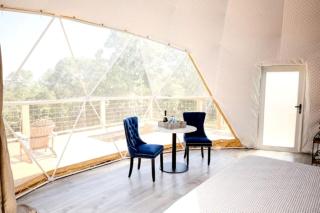 Romantic and Luxurious Glamping Dome in Eureka Springs, Equipped with an Indoor Hot Tub Perfect for a Weekend of Relaxation - 9