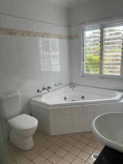 Relaxed Coastal Newport Getaway - 8