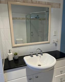 Relaxed Coastal Newport Getaway - 7