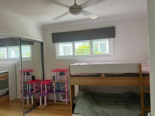 Relaxed Coastal Newport Getaway - 2