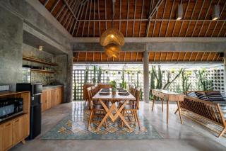 3BR Modern Industrial Villa in the Heart of Canggu by Santi Management - 7